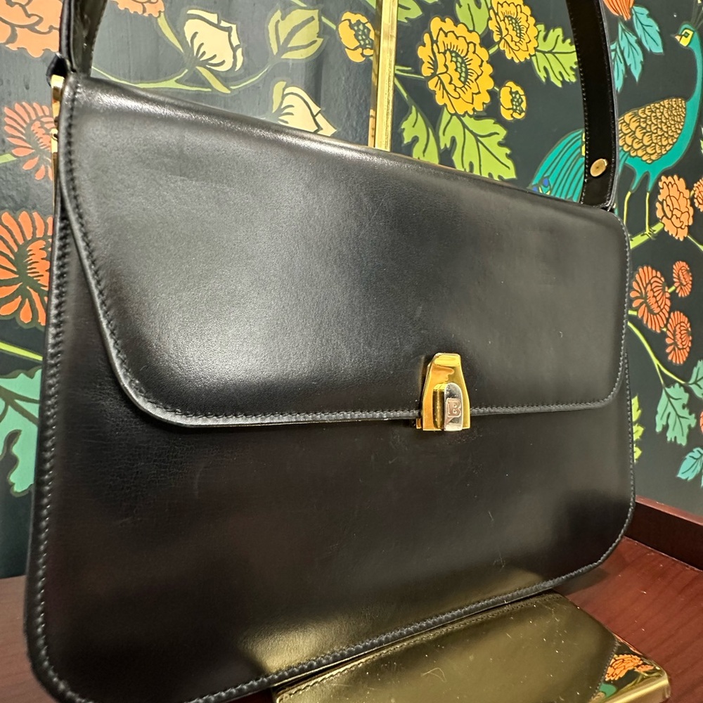 Bally Vintage Black Leather Structured Shoulder Bag - Picture 5 of 13